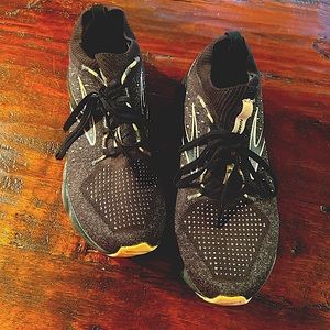 Women’s BROOKS glycerin 20 STEALTHFIT size 10. Black gray